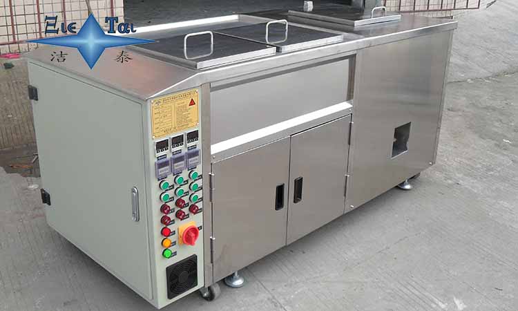 如何快速清洗汽車發動機上面的油污和積碳？1